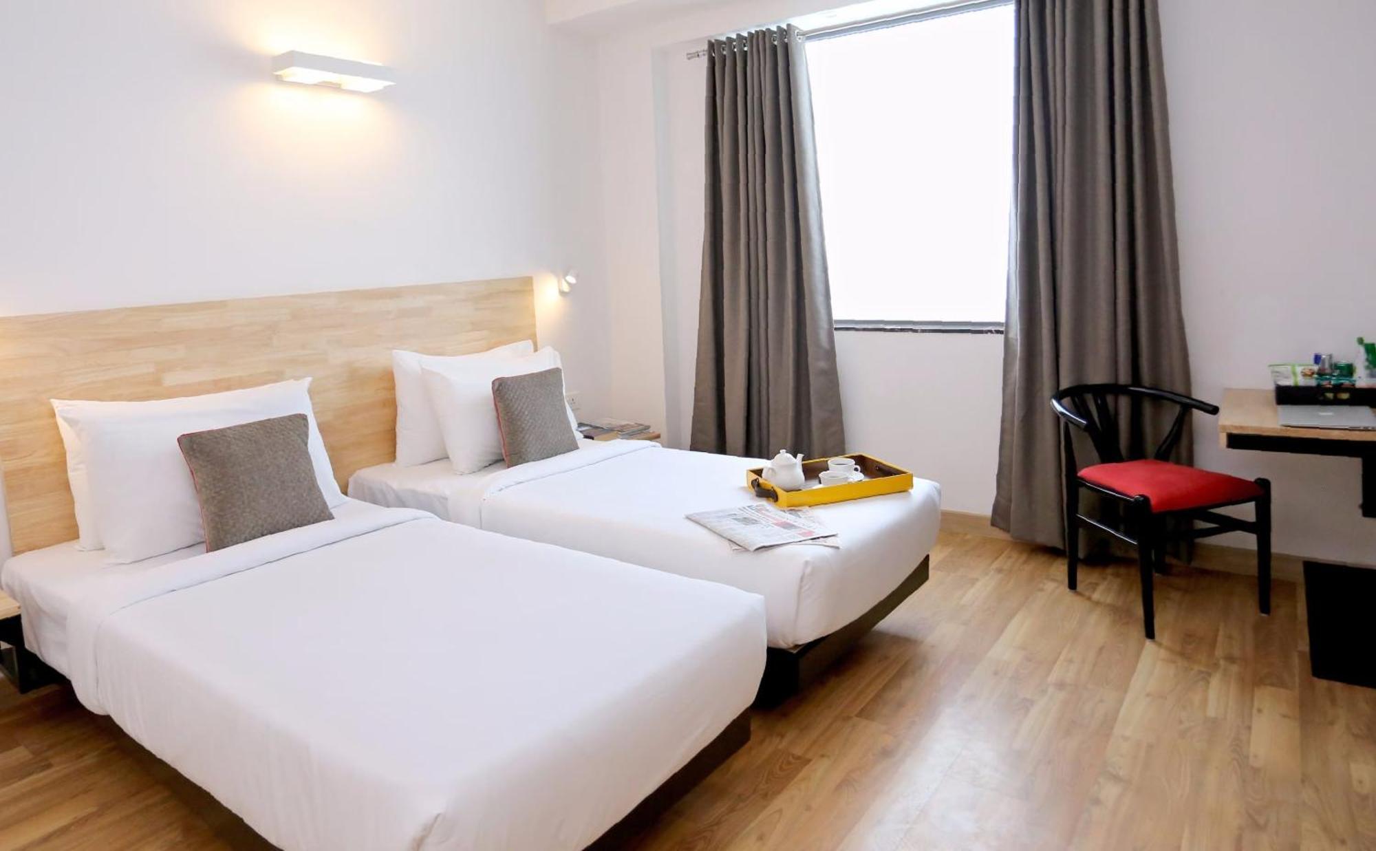 Oyo Townhouse 012 Kaushambi Metro Ghaziabad Hotell Eksteriør bilde